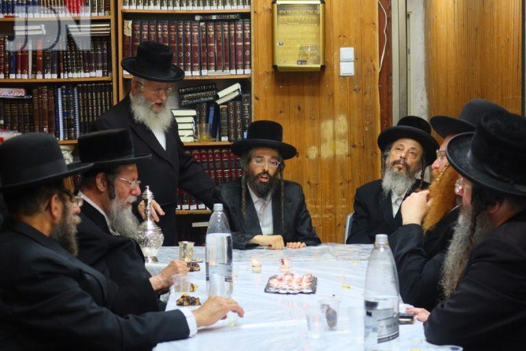 לחיים טיש לרגל הילולא של הרה''ק המגיד מזלאטשוב  וחלוקת שופרות לתורמי מגבית בנפשו  צילום שימי פ (5)