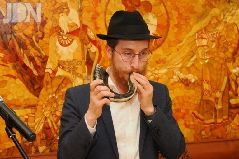 לראשונה נשמע קול השופר בטירת 'אבן הענבר' ההיסטורי-1-001 (1)