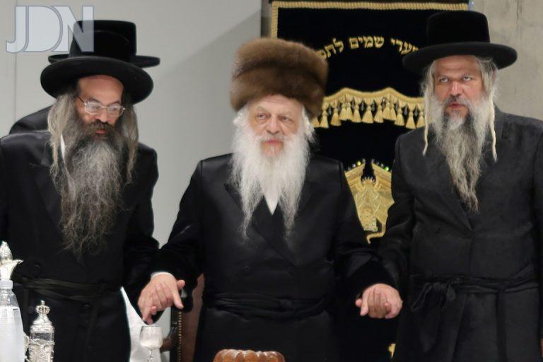 מעמד 'חנוכת הבית' וקביעת מזוזות לביהמ''ד החדש סטעילסקי בראשות האדמו''ר ברמה ג בית שמש (4)