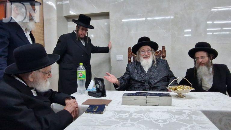 מעמד לחיים אצל האדמו''ר מספינקא לרגל הו''ל של ספר 'בדרך' לקראת ירח האיתנים (3)