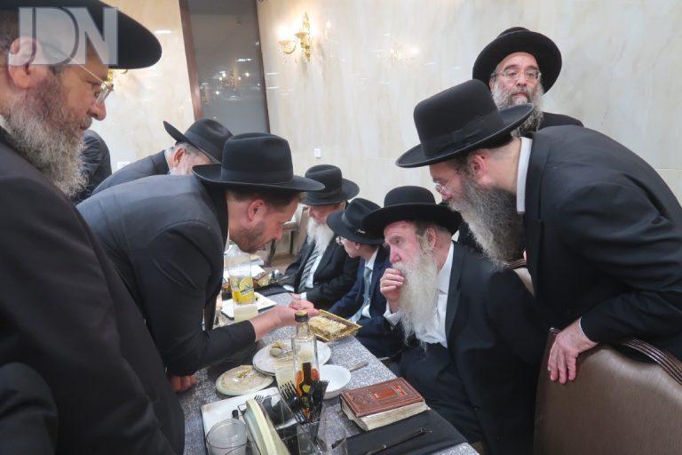 שמחת הבר מצוה לנכד גאב''ד חניכי הישיבות רבי מרדכי גרוס בן לבנו הרב שמואל שמעלקא גרוס צילום ש.פ