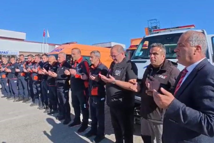 gazzede-arama-kurtarma-yapacak-afad-ekibi-dualarla-ugurlandi