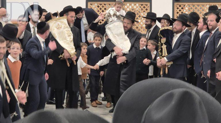 הקפות שניות בבית הכנסת המרכזי בני הישיבות פסגת זאב מרכז (1)