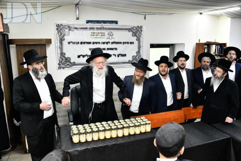 הרב שמעון גלאי בשיחת חיזוק במוסדות הרב אהרן גלברט ליום הקדוש צילום לרר (3)