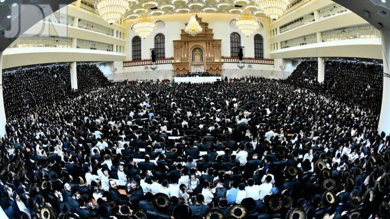 ויז'ניץ נעילת החג שמחת תורה (15)