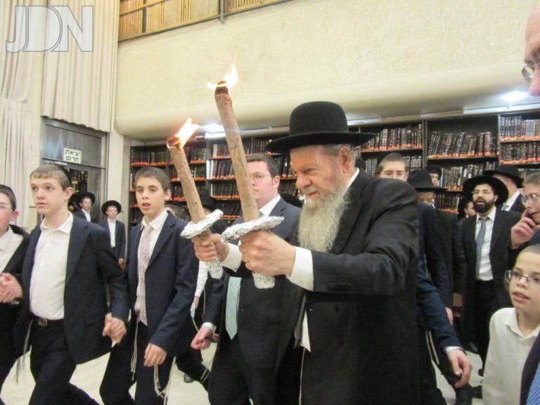 חג הסוכות אצל הגרמ''ש אדלשטיין רב ביהמ''ד 'נאות יוסף' בב''ב צילום ש.פ
