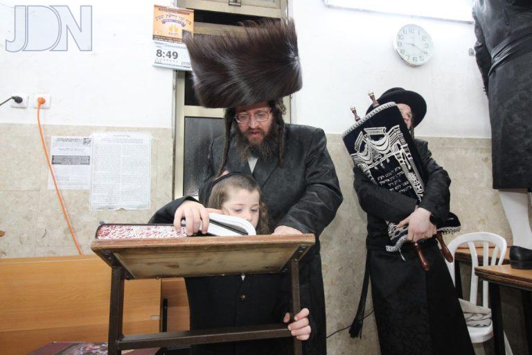 חג סוכות בחצר הקודש דינוב בי'''ש 