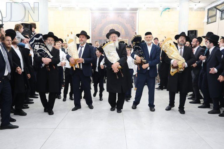 חיפה הקפות שניות בביהכנ''ס החדש צילום שמואל שנקר (10)