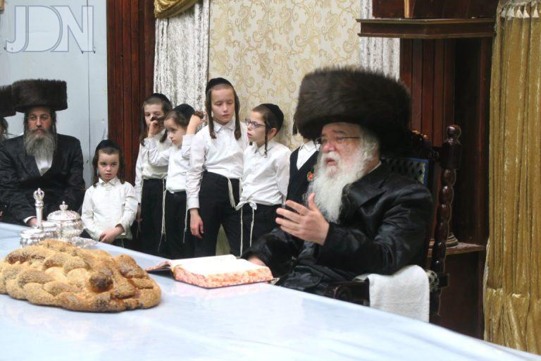 טיש חג הסוכות בחצרה''ק דארג א' דחוה''מ אושפיזין דיעקב (7)