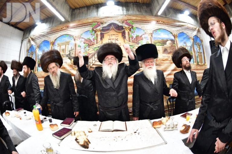 טיש סוכות בביאלא צילום יוסי לוי (7)