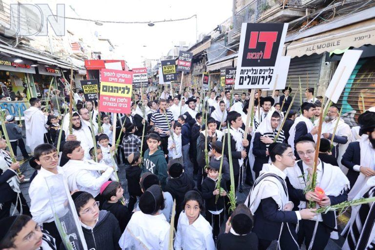 מחאה בחוה''מ סוכות בשוק מחנה יהודה צילום שלוימי טריכטר (8)