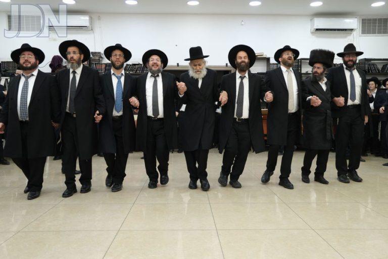 פוניבז' מראות חג הסוכות בצילו של מרן ראש הישיבה (27)