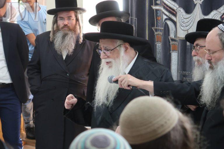 צאנז בניחום אבלים אצל הגר''ד גרוסמן צילום שימי פ (8)