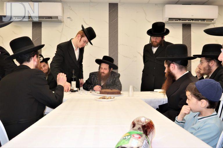 קביעת מזוזות גור בשכונת מתחם הסופרים בב''ב צילום י פריד (6)