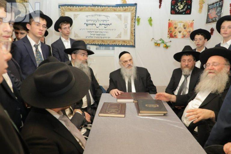 קבלת פני רבו אצל הגר''ח פיינשטיין צילום י