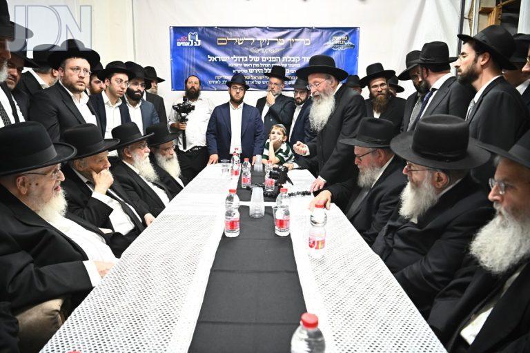 קבלת קהל לגדולי ארצות הברית בבית הרב הירש ע''י לב לאחיים (35)