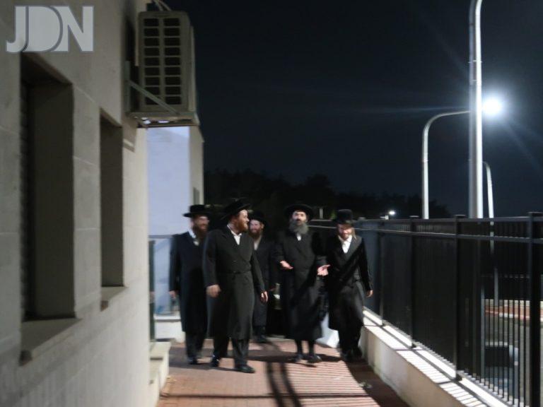 ר' דוד דוב דושינסקיא בביקור בתלמוד תורה דחסידי דושינסקיא בקרית דושינסקיא בהר יונה (1)