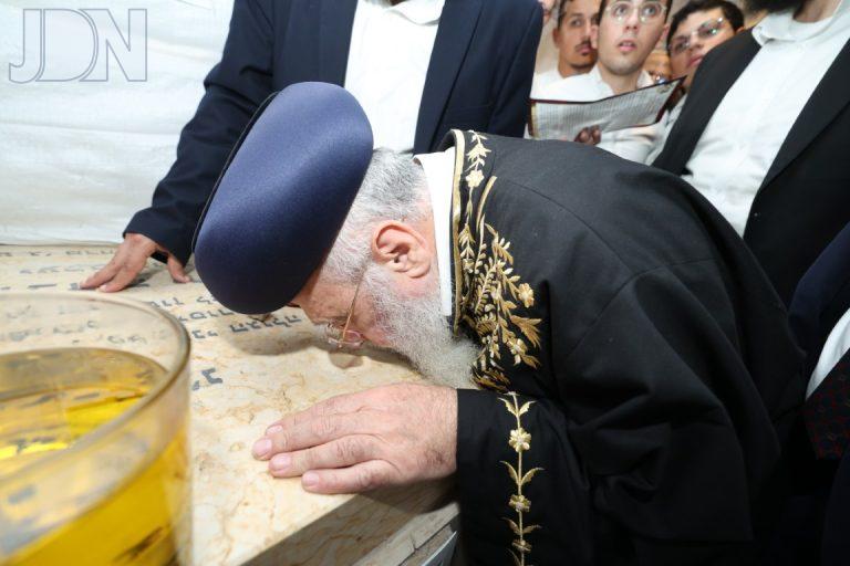 רבי יצחק יוסף בציון אביו (20)