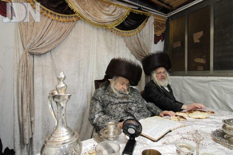 שמחת בית השואבה וסעודת אושפיזין דיוסף ולרגל יארצייט רבי יחיאל מוועשראלי בחצר הקודש טעמעשוואר צילום איתי קצב (1 (13)