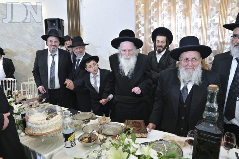 בר מצוה לבנו של הגר''ע צדוק (3)