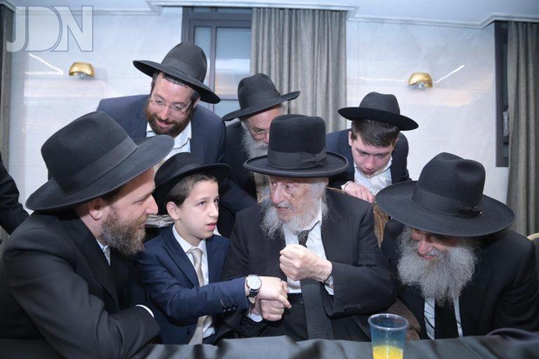 בר מצוה נכד הרב גרבוז ונין הרב לפקוביץצילום שוקי לרר (23)