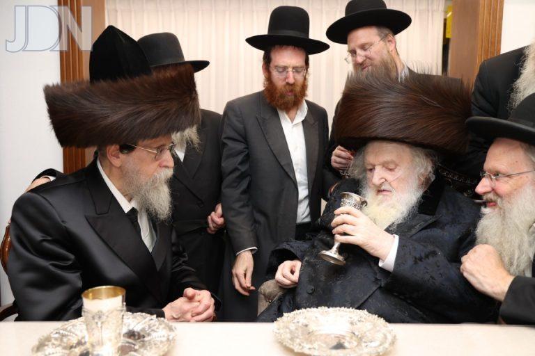 האדמו''ר מבאיאן בלחיים לרגל נישואי נכדו במעונו של מרן פוסק הדור הגר''מ שטרנבוך דוד הכלה (6)