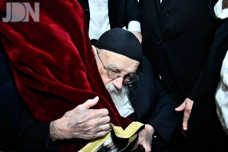 הכנסת ס''ת הרב מאיר גריינמן צילום שוקי לרר (21)