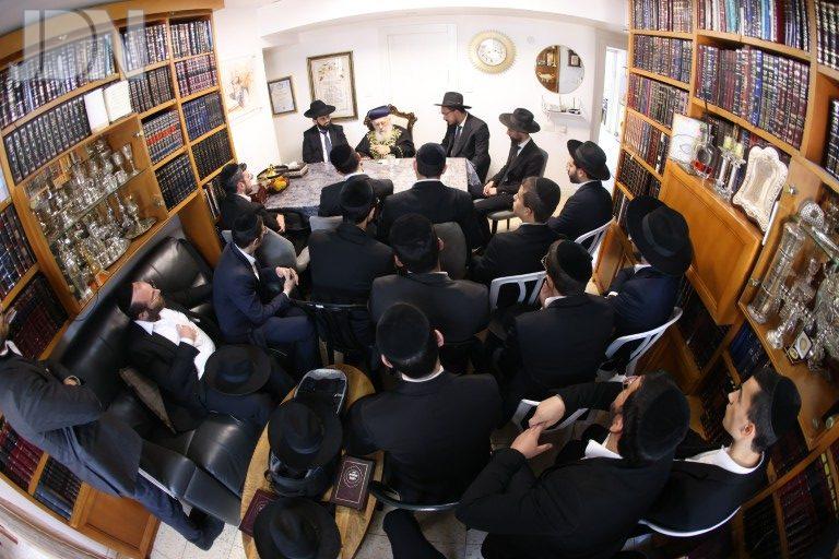 כולל חסד לאברהם מביתר עילית סיימו את הלכות בשר וחלב אצל הראש''ל רבי יצחק יוסף צילום ש.פ.ה