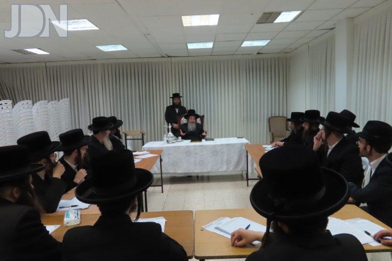 כולל ש''ס צאנז בארה''ק בבחינה אצל האדמו''ר מאונגוואר (1)