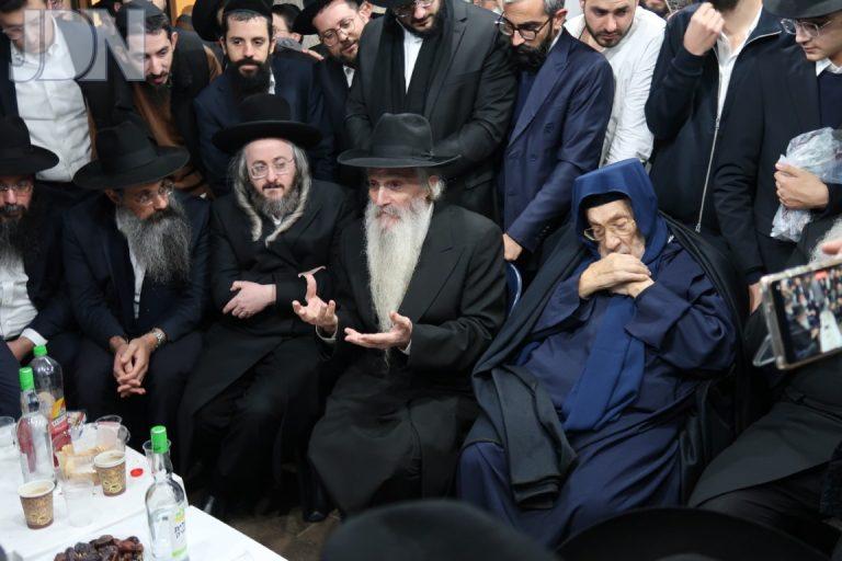רבי דוד אבוחצירא בניחום אבלים על פטירת דודתו הרבנית תורג'מן בתו של סידנא בבא סאלי צילום ש.פ