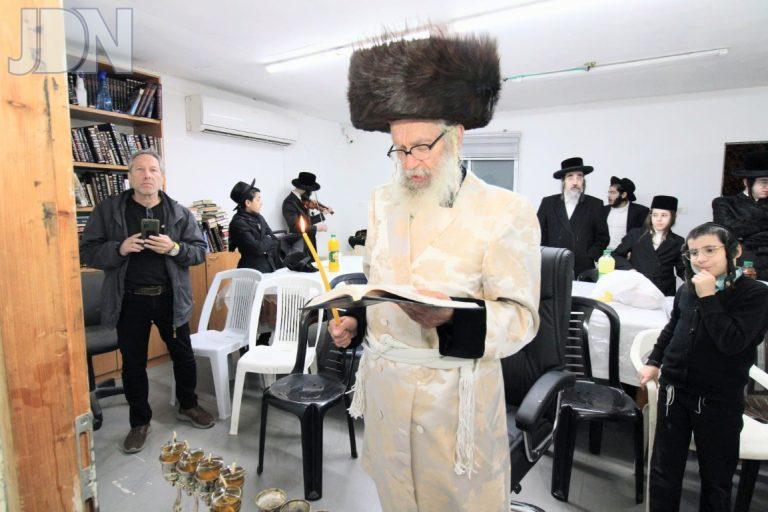 אב''ד טורקא בהדלקת נרות (1)