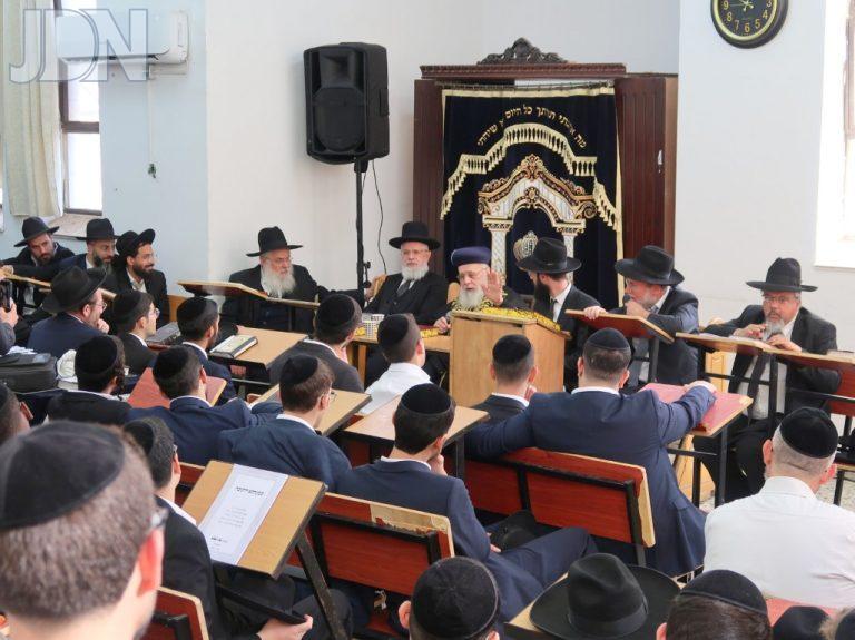 בישיבת כתר תורה זכו לביקורו של הראשלייצ בחנוכה (12)