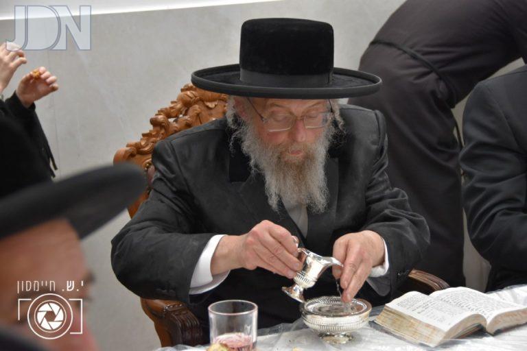 האדמור מפינסק קרלין בעלייה לציון לרגל יומא דהילולא קרדיט י