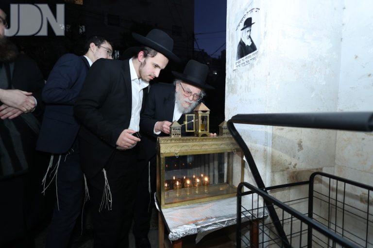 הגרב''ד אלישיב בהדלקת נר חנוכה צילום שלומי טריכטר (3)