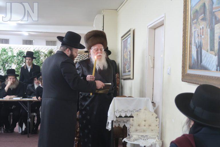 הדלקת נר א' דחנוכה תשפ''ו בחצה''ק שאץ ויזניץ בבני ברק. צילום ש.פ