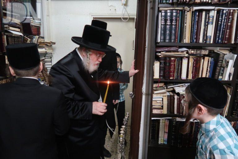 הדלקת נר אדחנוכה גאב''ד פרדס כץ