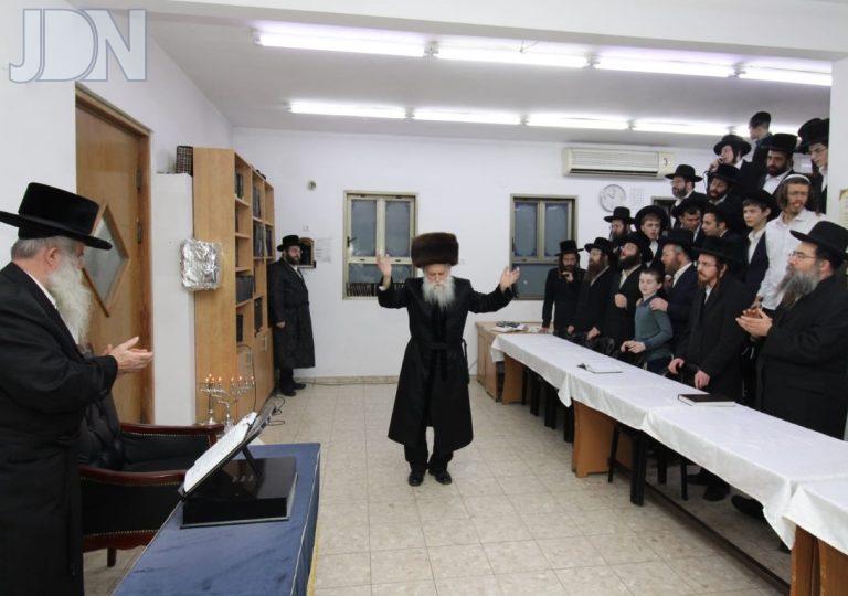 זאת חנוכה בחצר הקודש בוטושאן (3)