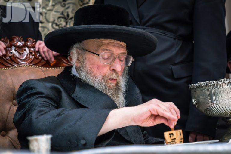 זאת חנוכה בחצר הקודש פינסק קרלין צילום א.פ
