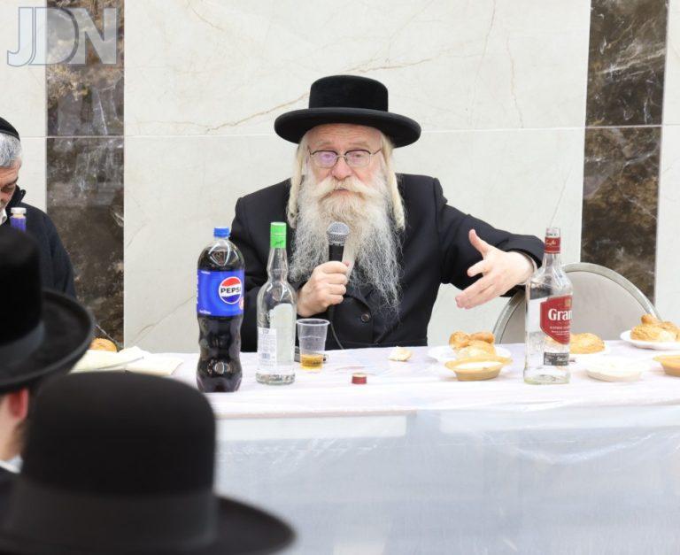 חבורות דורשי יחודך בראשות רבי חיים ליברמן בהתוועדות י''ט כסלו צילום שמואל דריי (8)