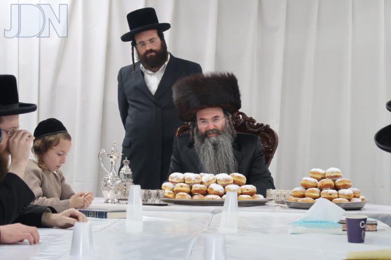 חנוכה בחצר הקודש ספינקא סאסרעגן (4)