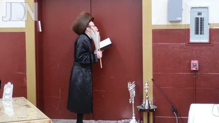 ליל א' דחנוכה אדמו''ר מצאנז זוועהיל (1)