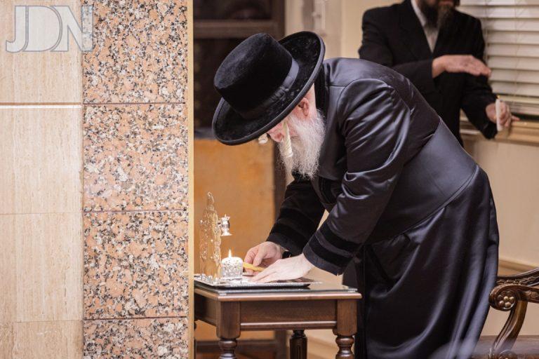ליל א' דחנוכה בחצה''ק באבוב (9)