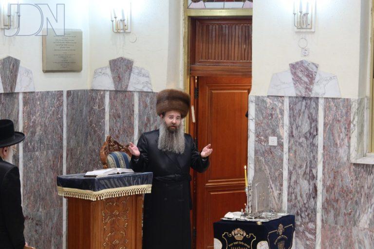 נר א' דחנוכה בחצה''ק סאדיגורה (7)