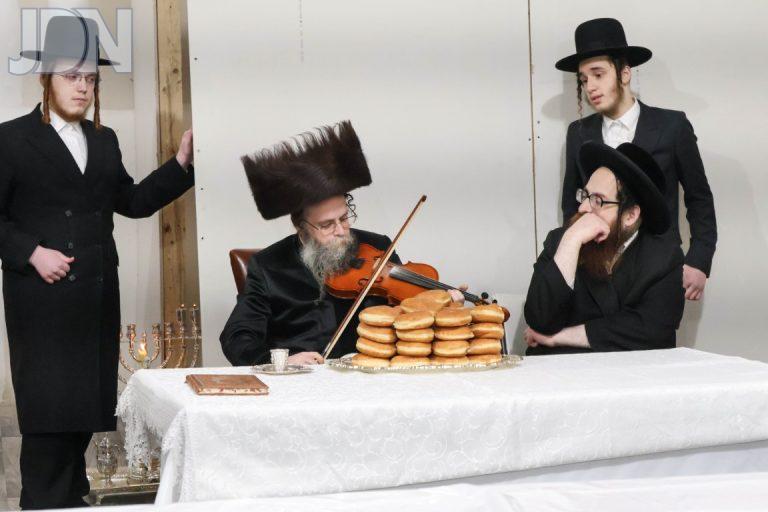 נר ב' דחנוכה אדמ''ר מקרעטשניף סיגעט וויליאמסבורג צילום שלמה