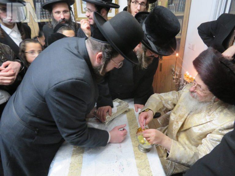 נר ד דחנוכה בחצר הקודש קאליש (10)