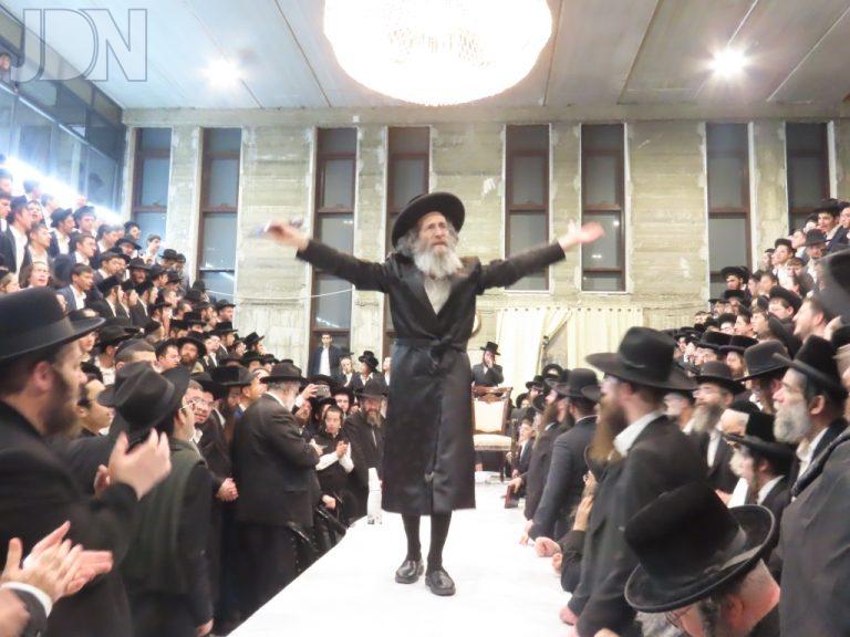 רבי אלימלך בידרמן בטיש לכבוד חנוכה במודיעין עילית צילום לייזער מן (15)