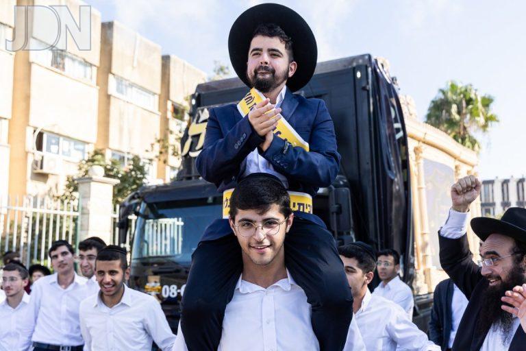 רכסים וקרית אתא מקבלות את 'אסיר עולם התורה' הרב יונתן כהן ששוחרר לאחר 3 חודשי מאסר צילום שמואל שנקר (29)