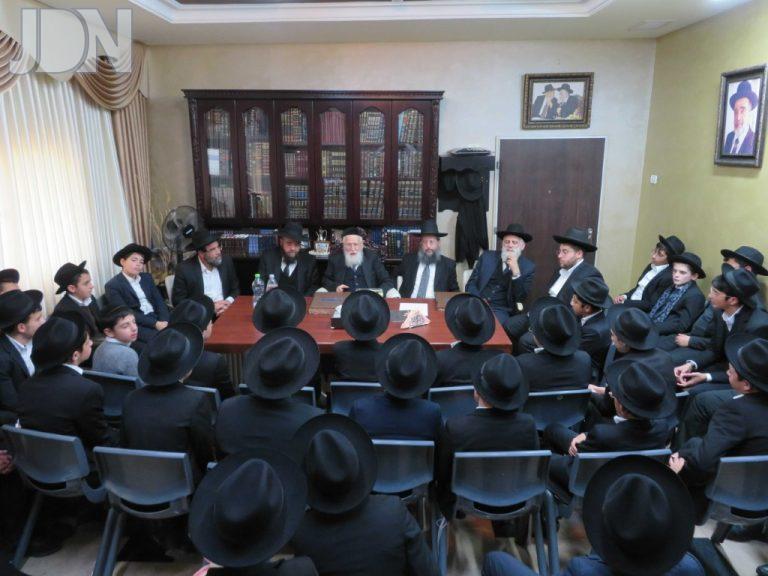 תלמידי לחם ביכורים נבחנו במעונו של ראש ישיבות 'באר יהודה' מרן הגר''א טופיק (18)