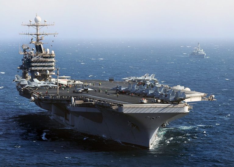 Flickr_-_Official_U.S._Navy_Imagery_-_USS_Abraham_Lincoln_transits_the_Arabian_Sea