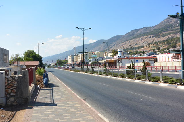 Kiryat_Shmona_at_Highway_90_640x426